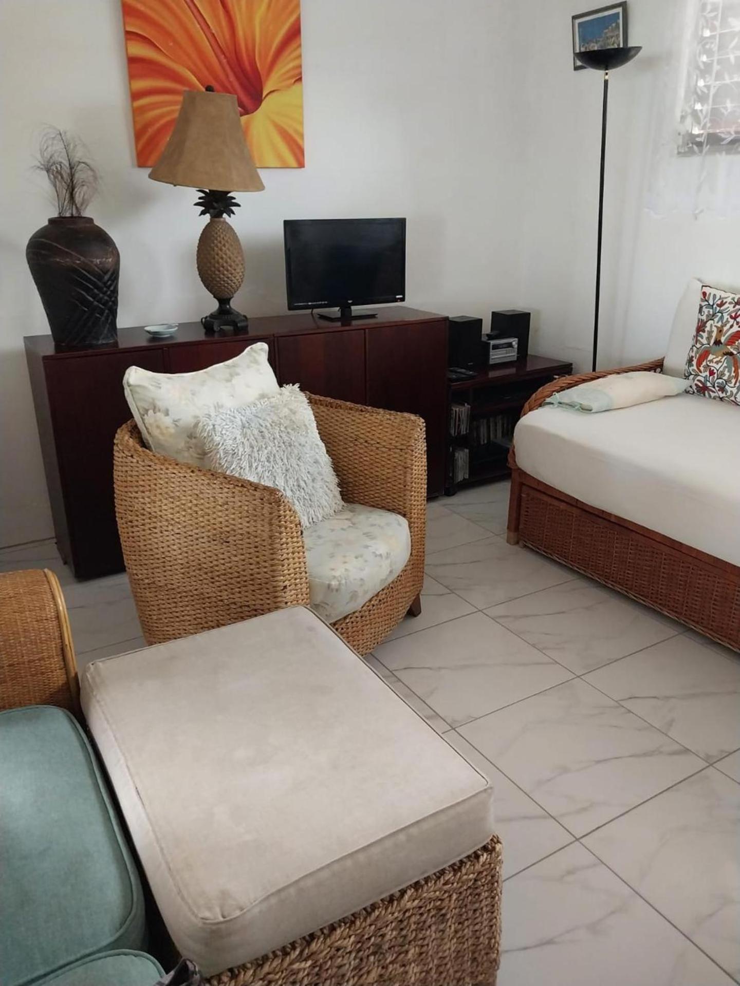 Attractive 2-Bed Apartment Stunning Sea View Dickenson Bay Exterior foto